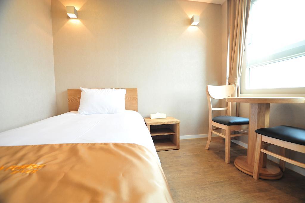 Golden Forest Residence River Seoul Room photo