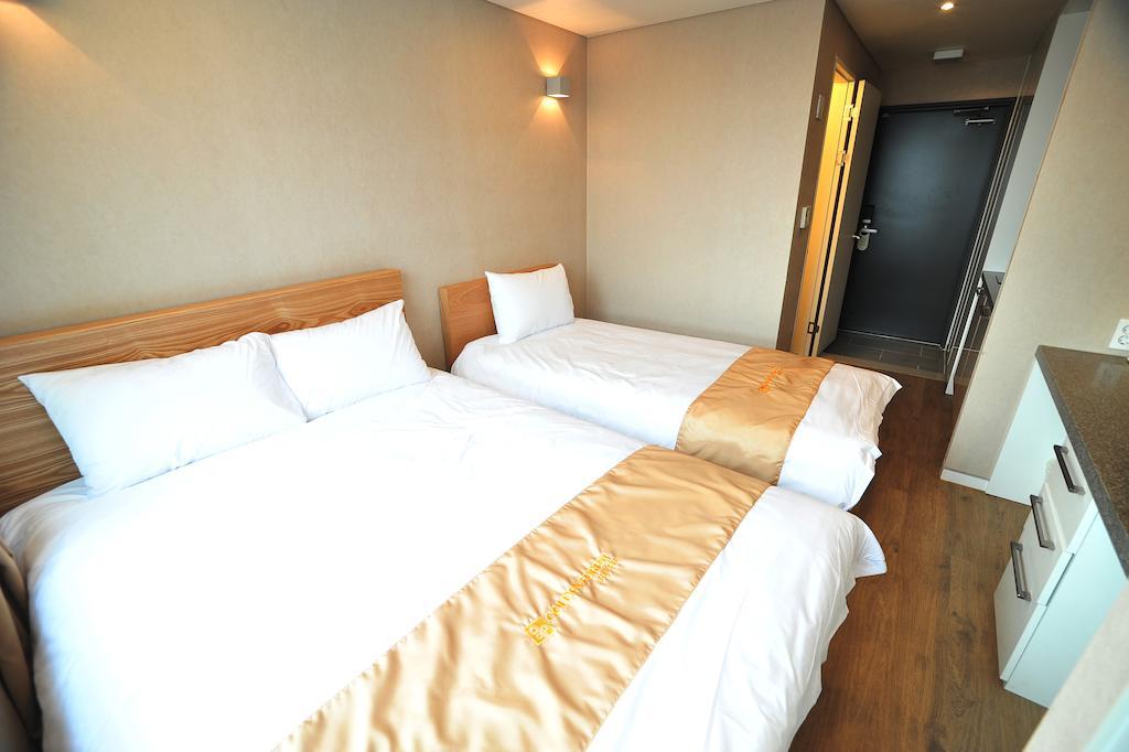 Golden Forest Residence River Seoul Room photo