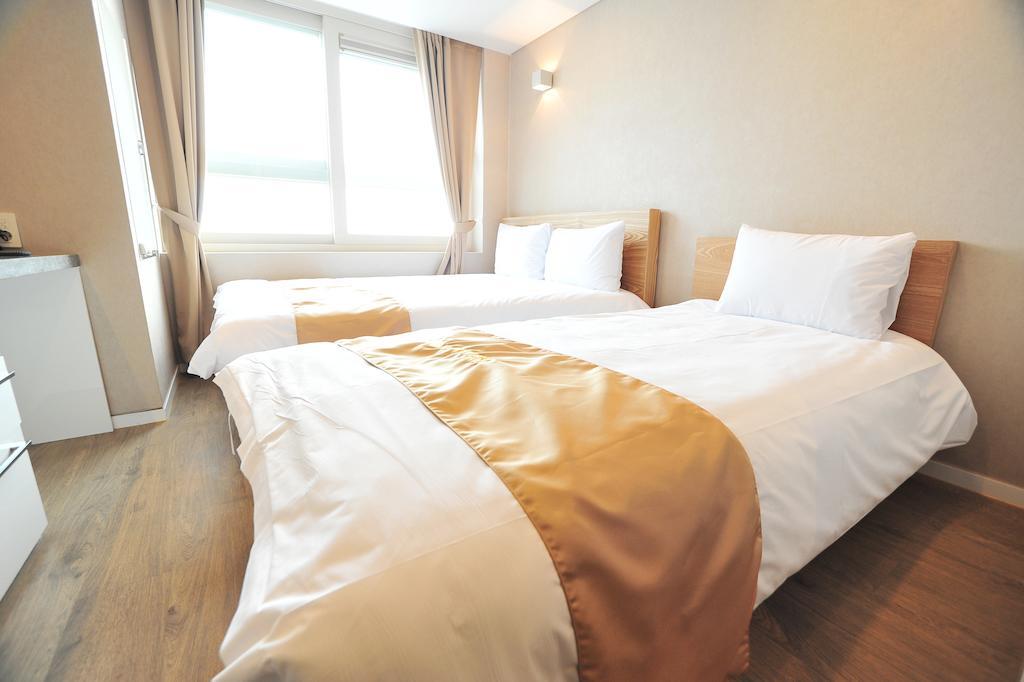 Golden Forest Residence River Seoul Room photo